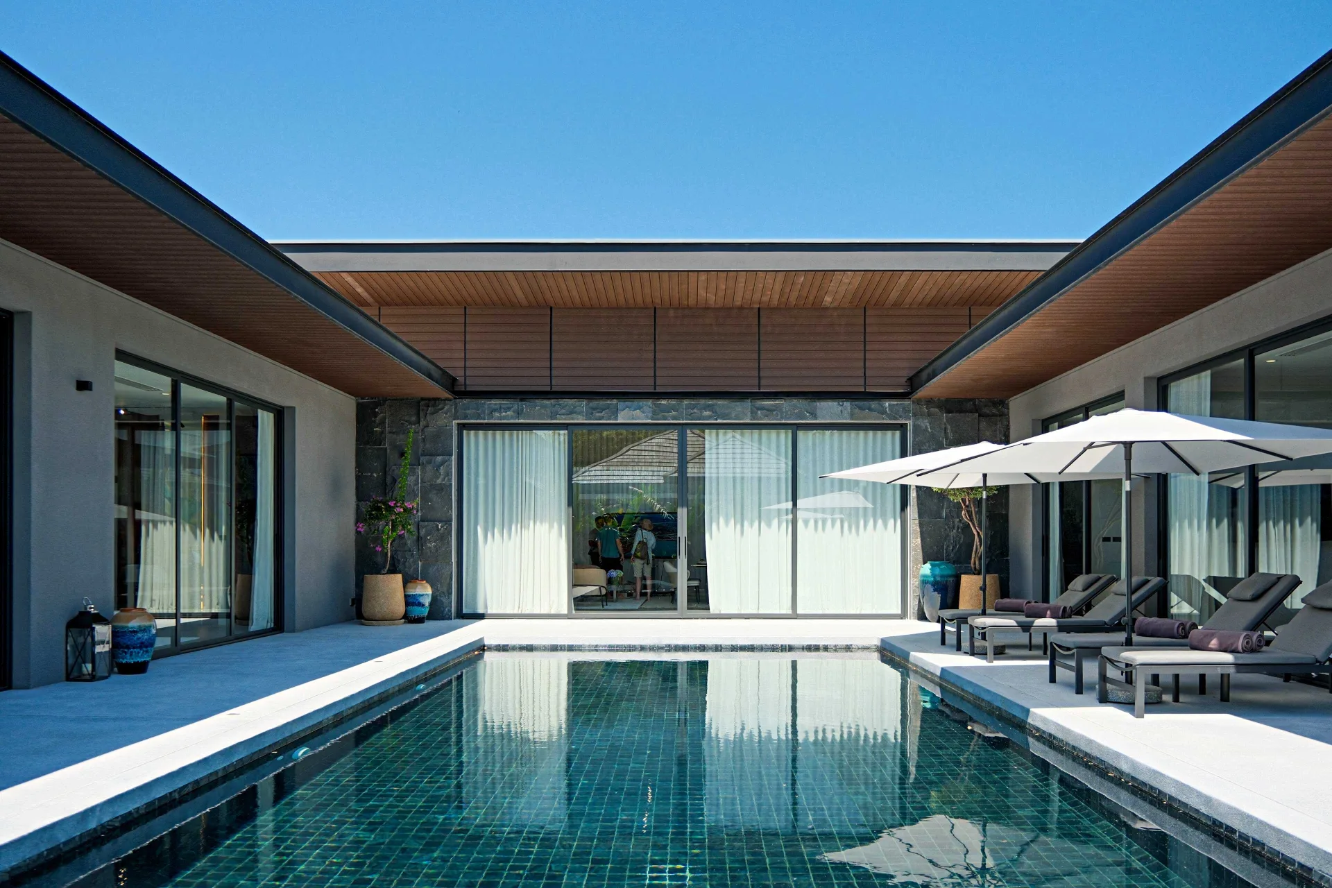 Modern Pool with large living area in Chalong